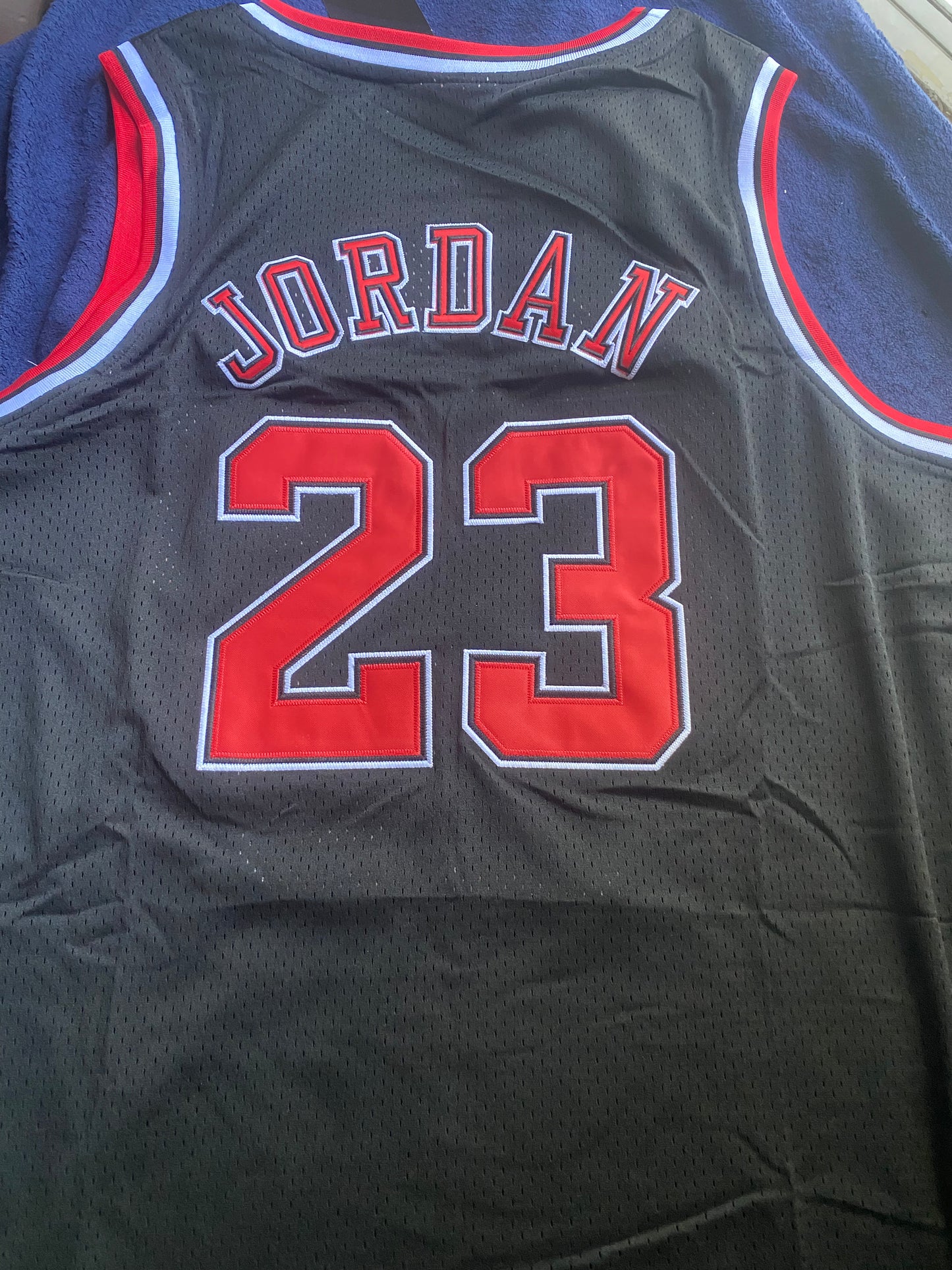 Michael Jordan #23 Chicago Bulls ‘97-‘98 NBA Finals Basketball Jersey SKU# MJ23CBBJ97-98XL