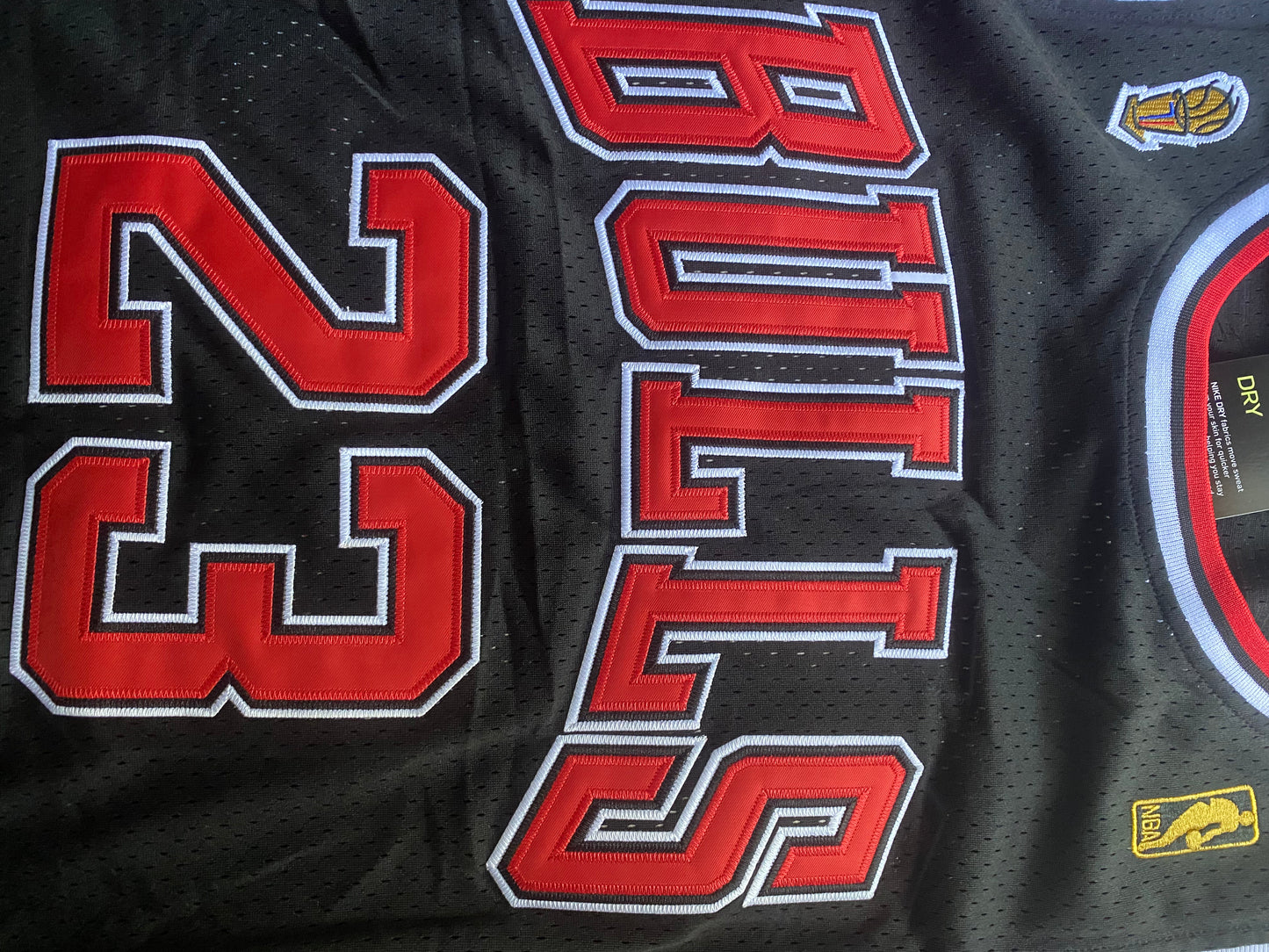 Michael Jordan #23 Chicago Bulls ‘97-‘98 NBA Finals Basketball Jersey SKU# MJ23CBBJ97-98XL